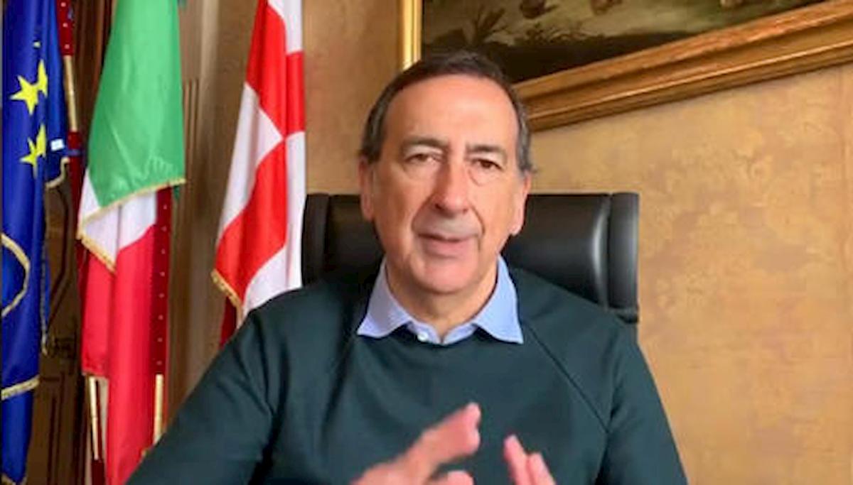 Fase 2 Milano, i dubbi di Sala: "Perché sanificare aree gioco e non le panchine?"