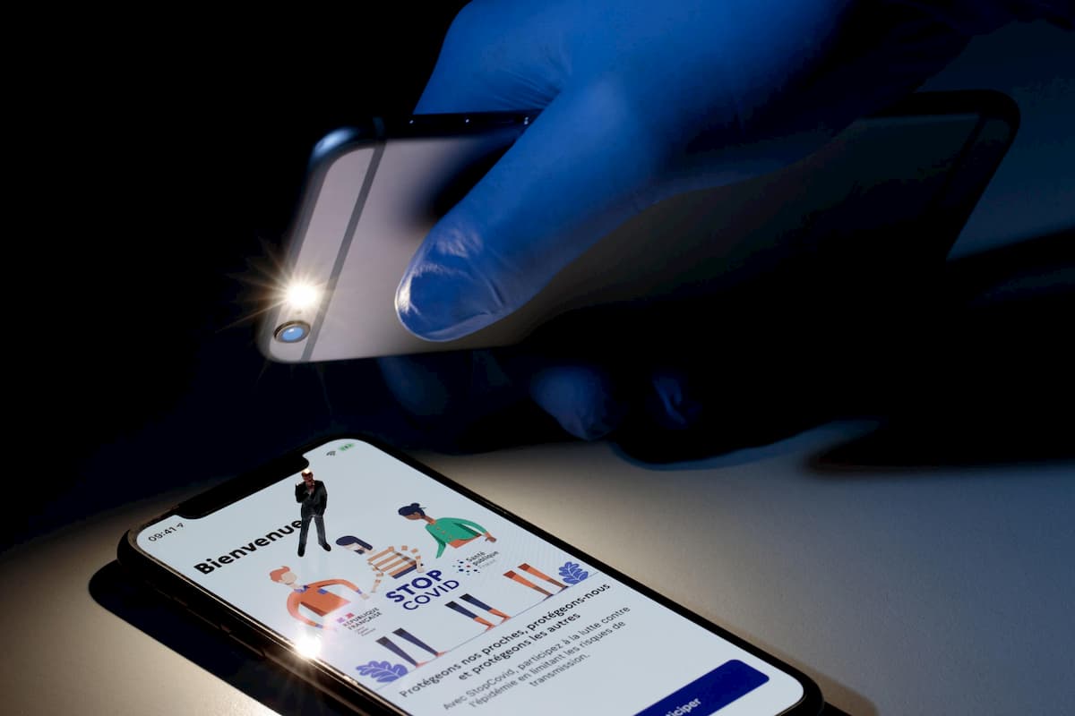 App Immuni, il Friuli ritira la disponibilità. Il virologo Crisanti la boccia: "Soldi buttati"