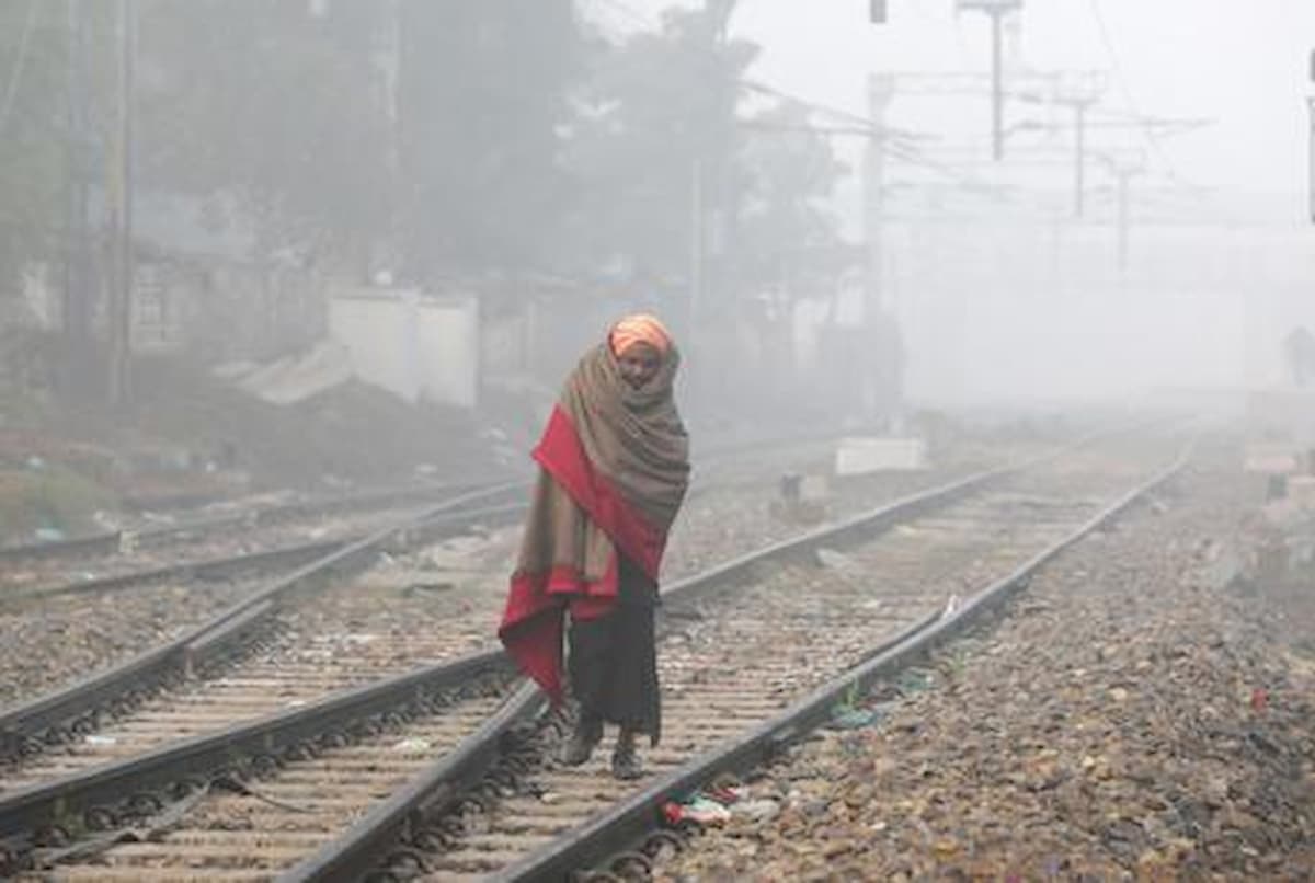 India, rientrano a casa dal lavoro ma si addormentano sui binari: in 16 falciati dal treno
