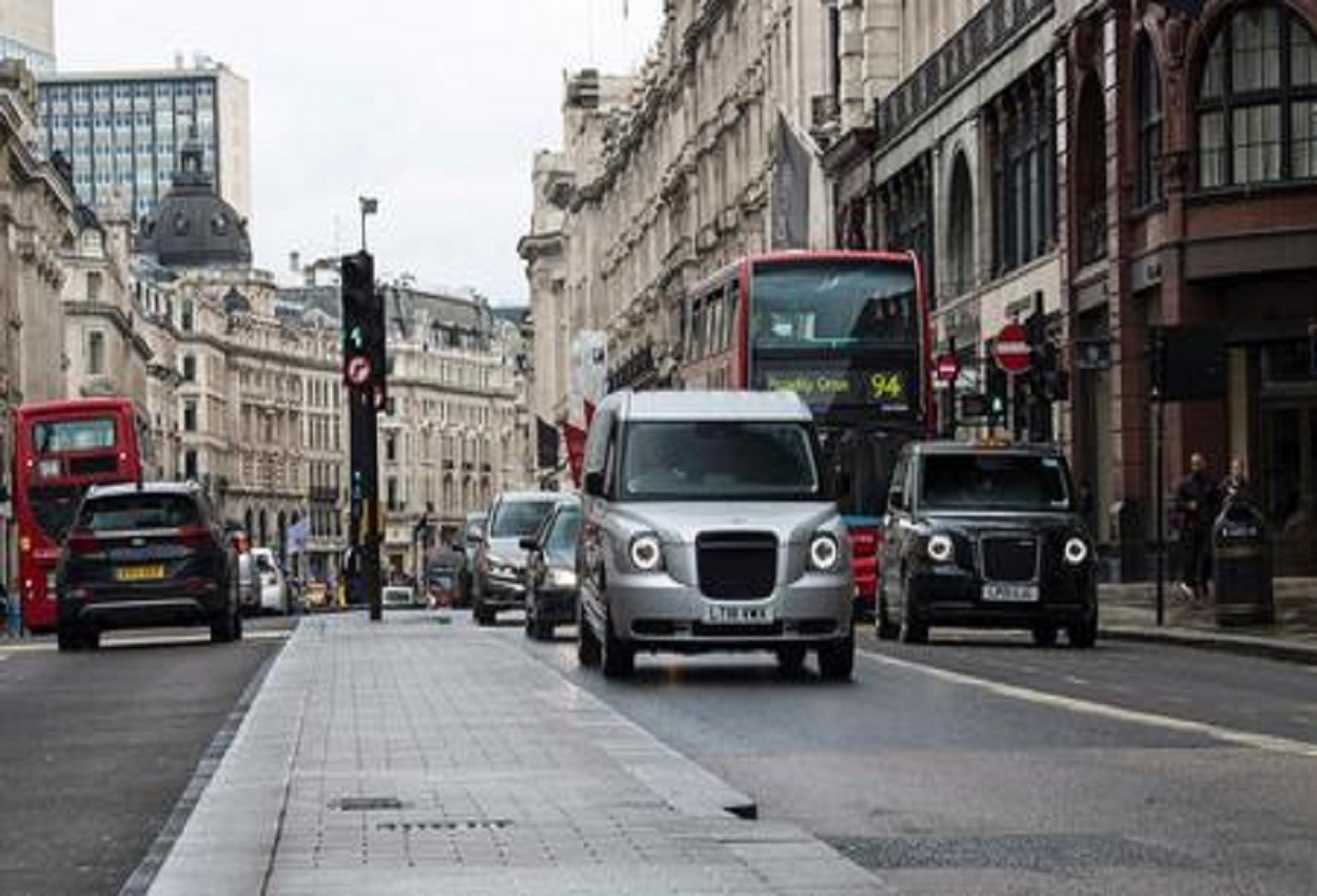 Inghilterra, accumulatore di oggetti muore da solo. Nella sua casa trovano un tesoro da 4 milioni di euro