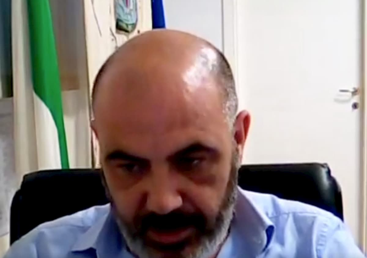 Pulsano (Taranto), troppa gente in spiaggia: sindaco rinvia la riapertura