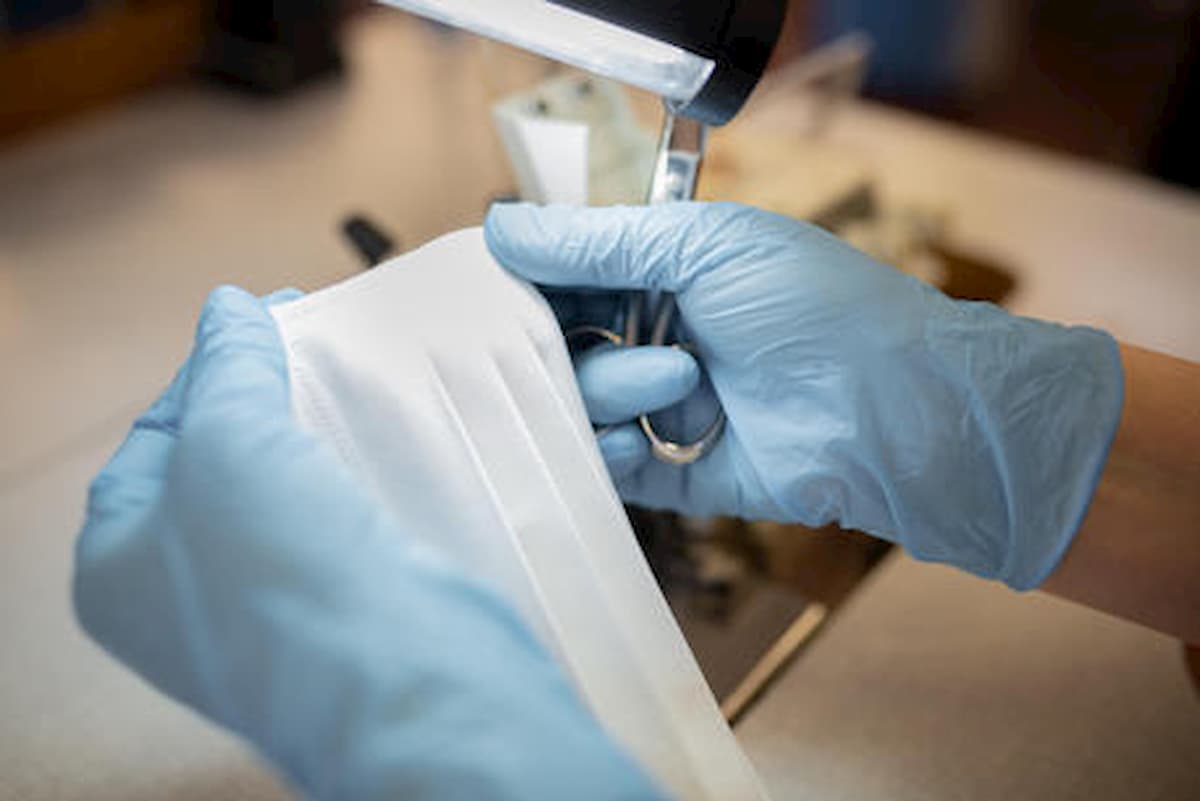 Mascherine tornano nelle farmacie a 50 centesimi (più Iva): 9 milioni a maggio, altri 20 a giugno