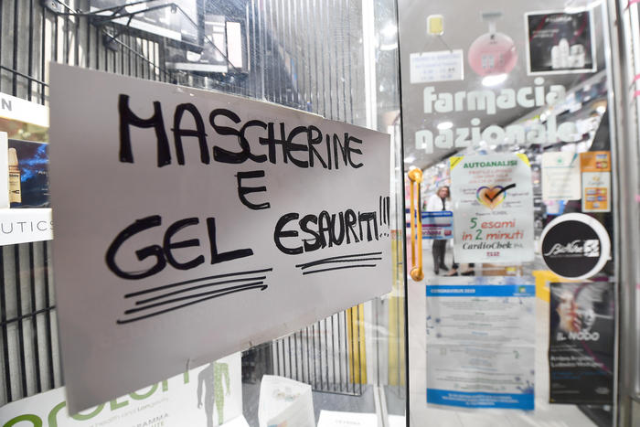 Fase 2 Mascherine. Farmacisti vs Arcuri: il derby di chi non la conta giusta