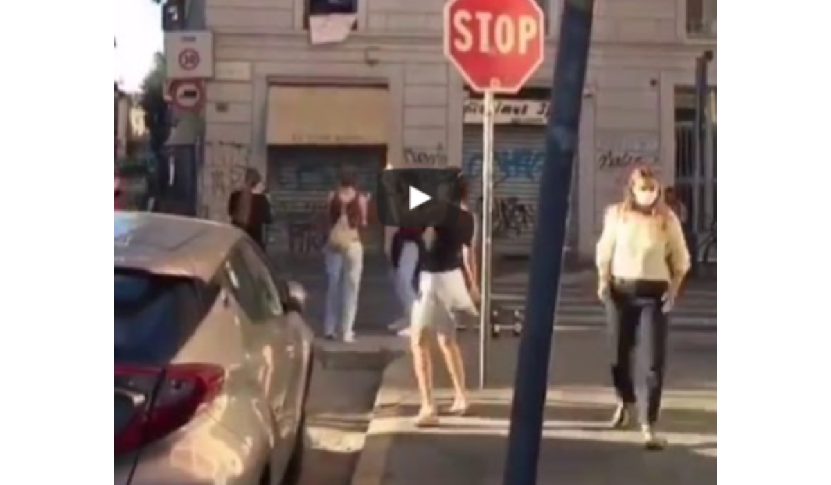 Flash mob Milano in fase 2: identificata la deejay improvvisata