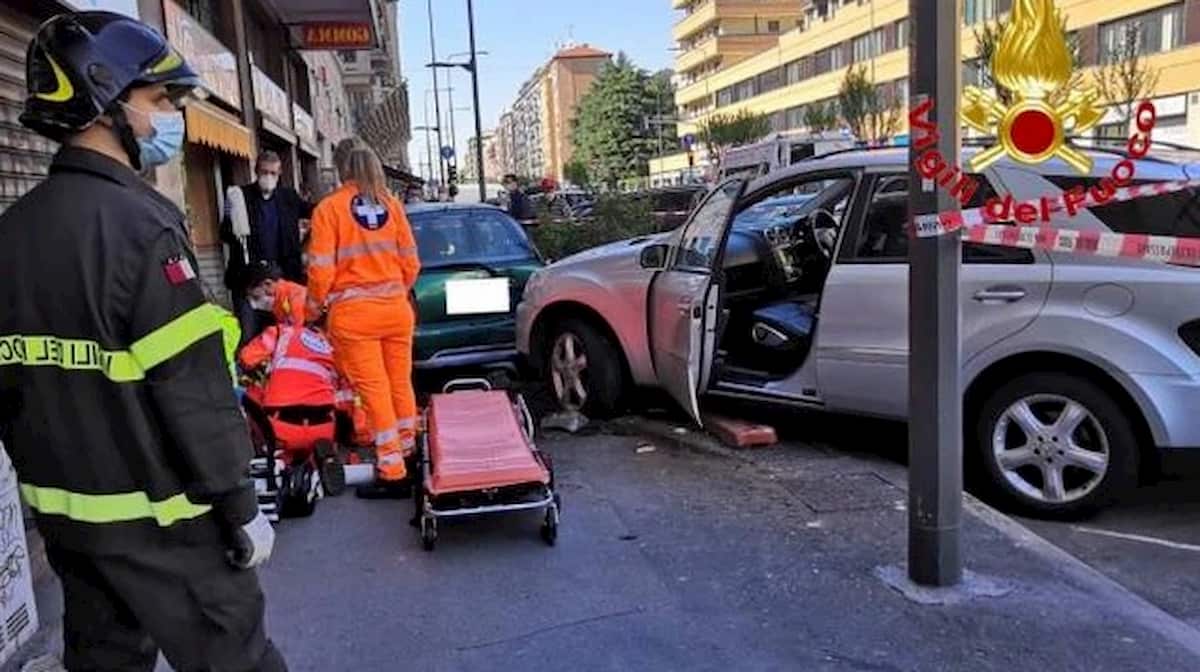 Milano, carambola tra auto: 76enne travolto e ucciso