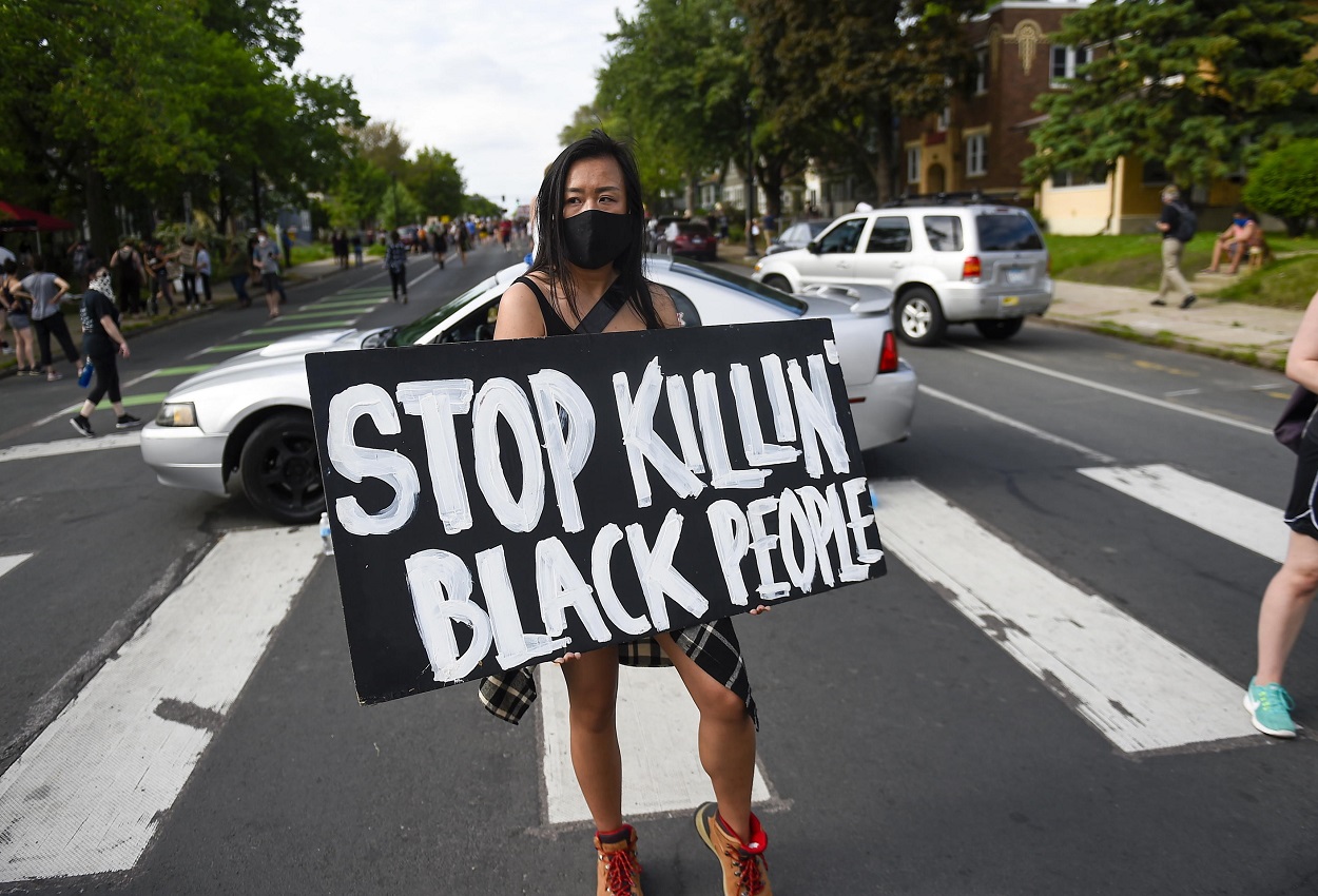 Filadelfia, polizia uccide afroamericano Walter Wallace: notte di proteste