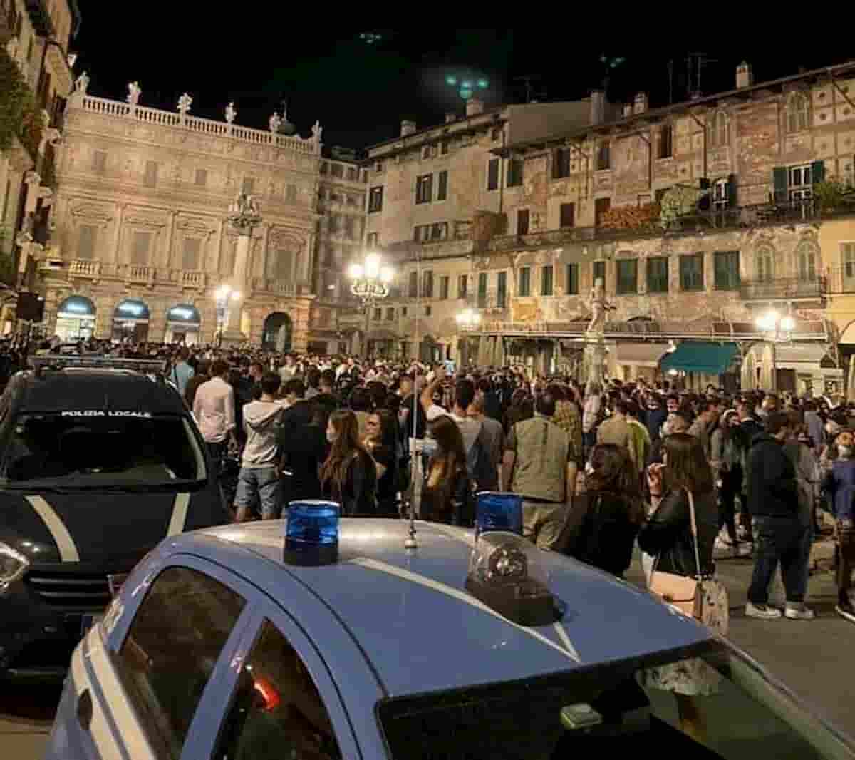 Movida fase 2. Covida, spiagge, parchi e anche case: è l'Italia che non si teneva prima che non si tiene adesso