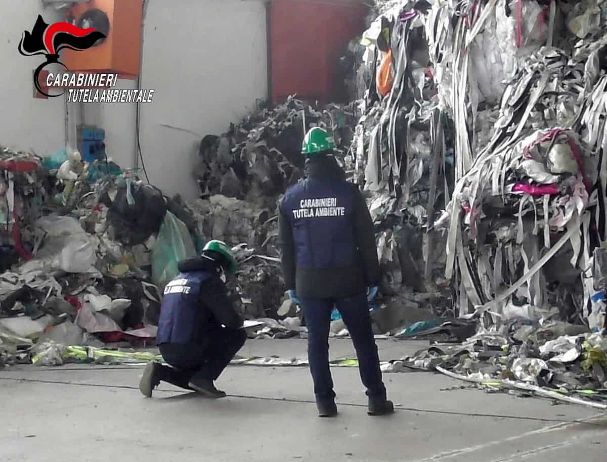 Roghi e discariche abusive nel Nord Italia: 16 misure cautelari. Sequestrati 9 capannoni industriali