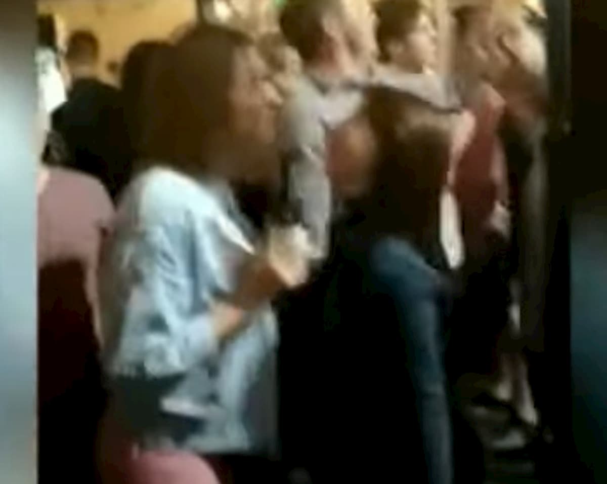 Coronavirus, in Russia street party a Novosibirsk: aperta un'indagine VIDEO