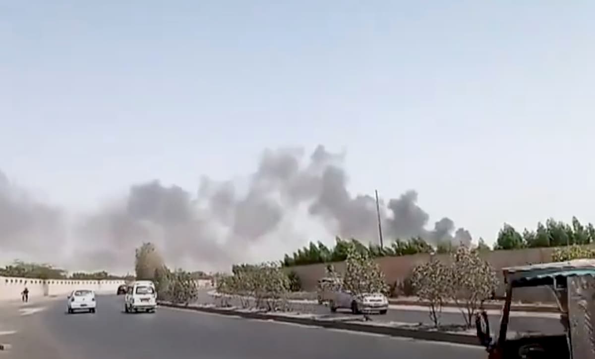 Pakistan, aereo passeggeri precipita a Karachi. A bordo 95 passeggeri VIDEO