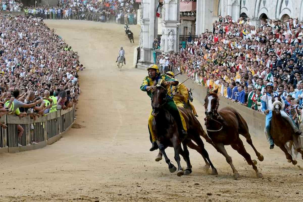 Palio di Siena annullato per il coronavirus: non accadeva dal Dopoguerra