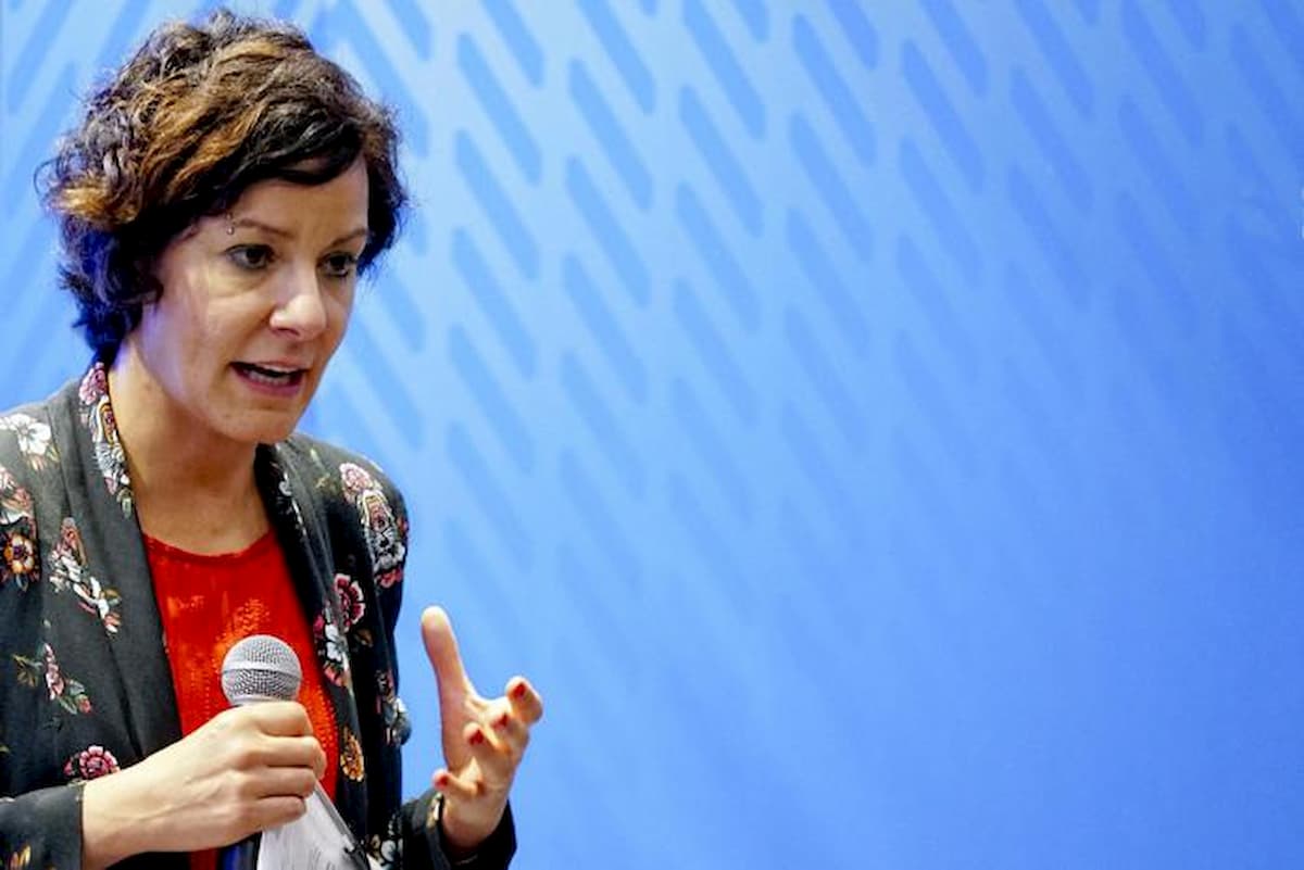 App Immuni. Il ministro Pisano spiega. Tutti i dubbi sull'efficacia e le riserve sulla privacy restano