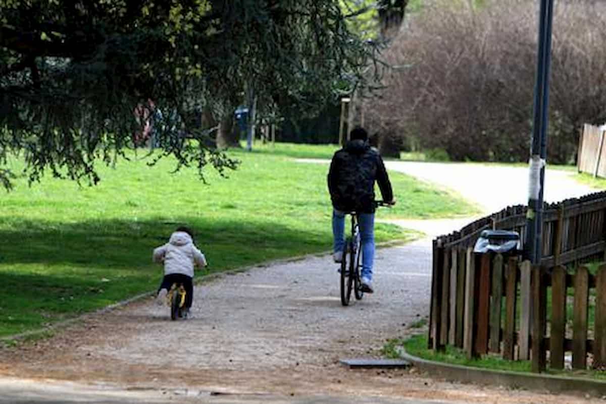 Fase 2, a Roma riaprono i parchi (controllati da droni). Le spiagge chiuse fino al 17 maggio