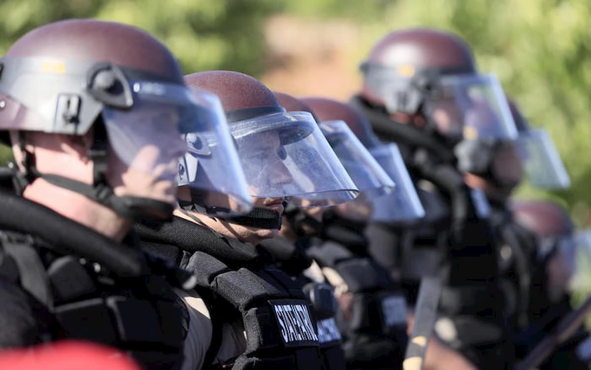 Trump e la manifestazione alla Casa Bianca: "Ho cani feroci e armi pronti ad accoglierli"