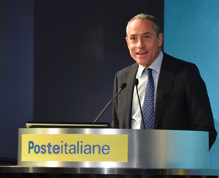 Poste Italiane, effetto Covid: utili in calo nei primi tre mesi 2020. Ma il fatturato tiene