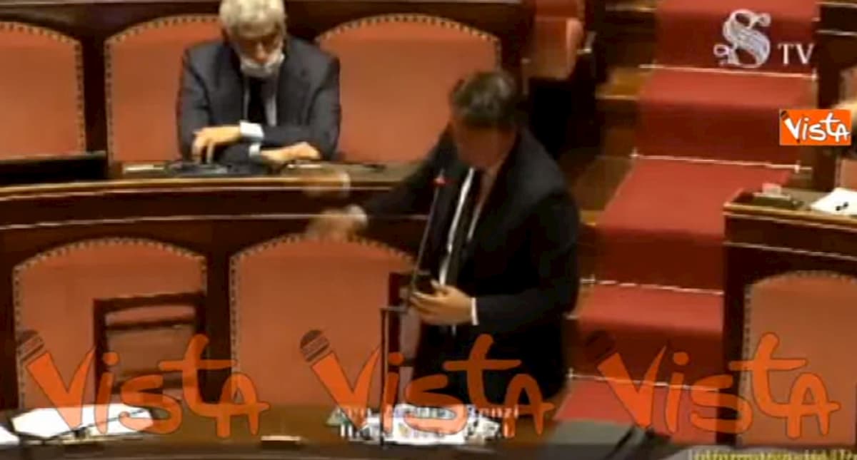 Renzi: "Se i morti di Bergamo e Brescia potessero parlare direbbero di riaprire" VIDEO