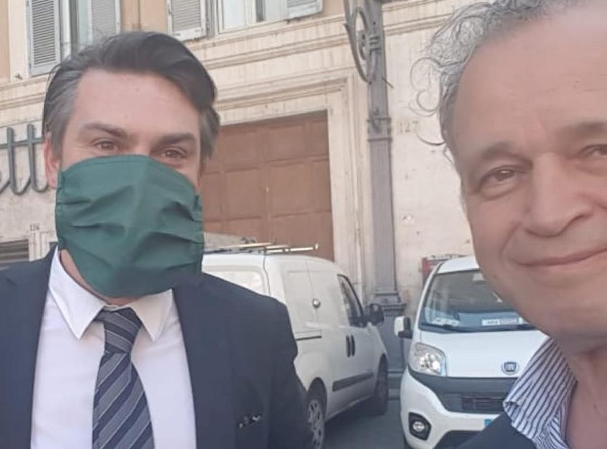 Enrico Mentana blasta il grillino Ricciardi. Poi a sorpresa lo ospita al TgLa7