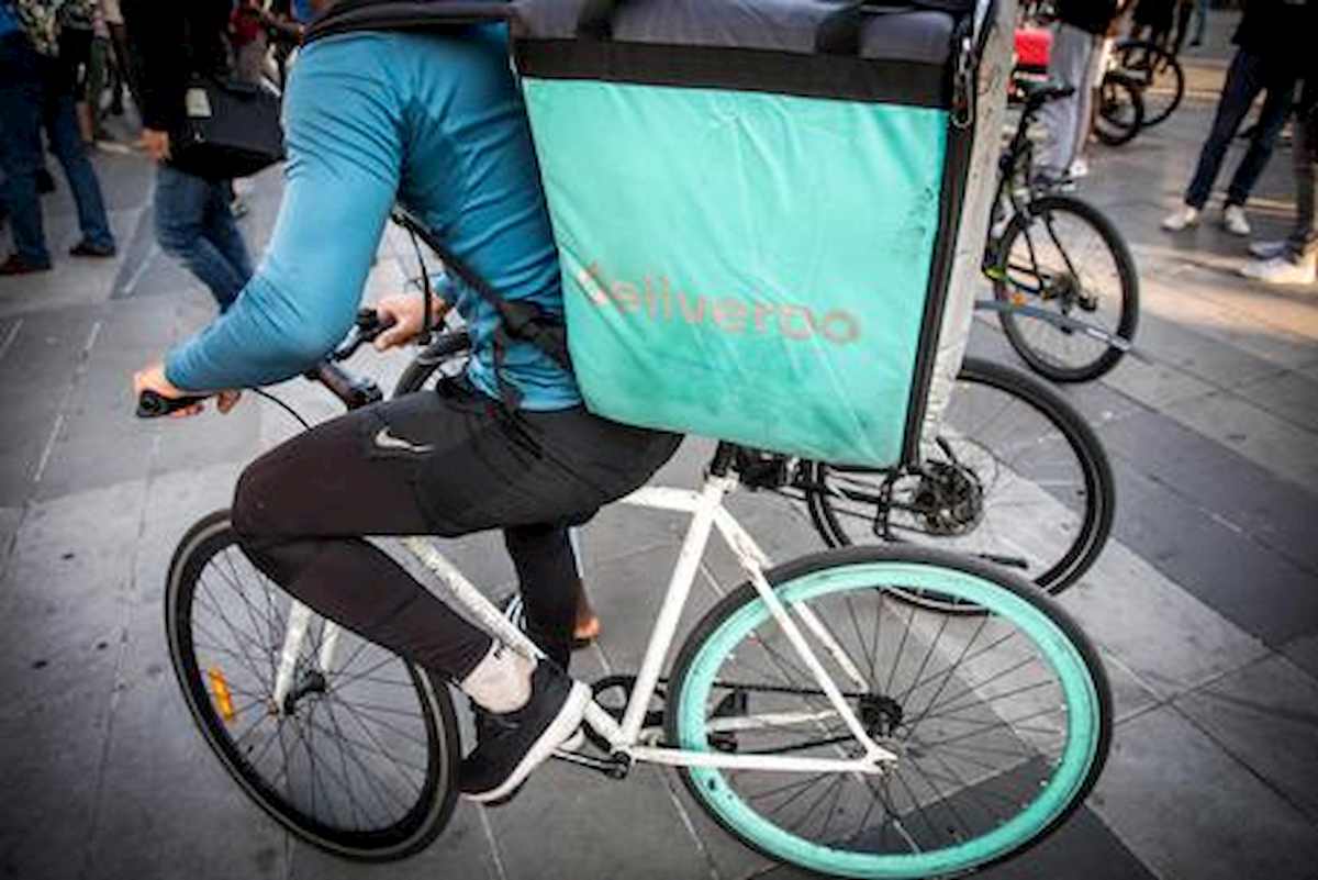 Coronavirus, parla un rider: "Ci siamo fatti carico delle mascherine da soli"