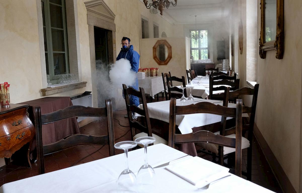 Fase 2 ristoranti, distanze di 4 mq? La protesta: "Così perdiamo 60% dei posti"