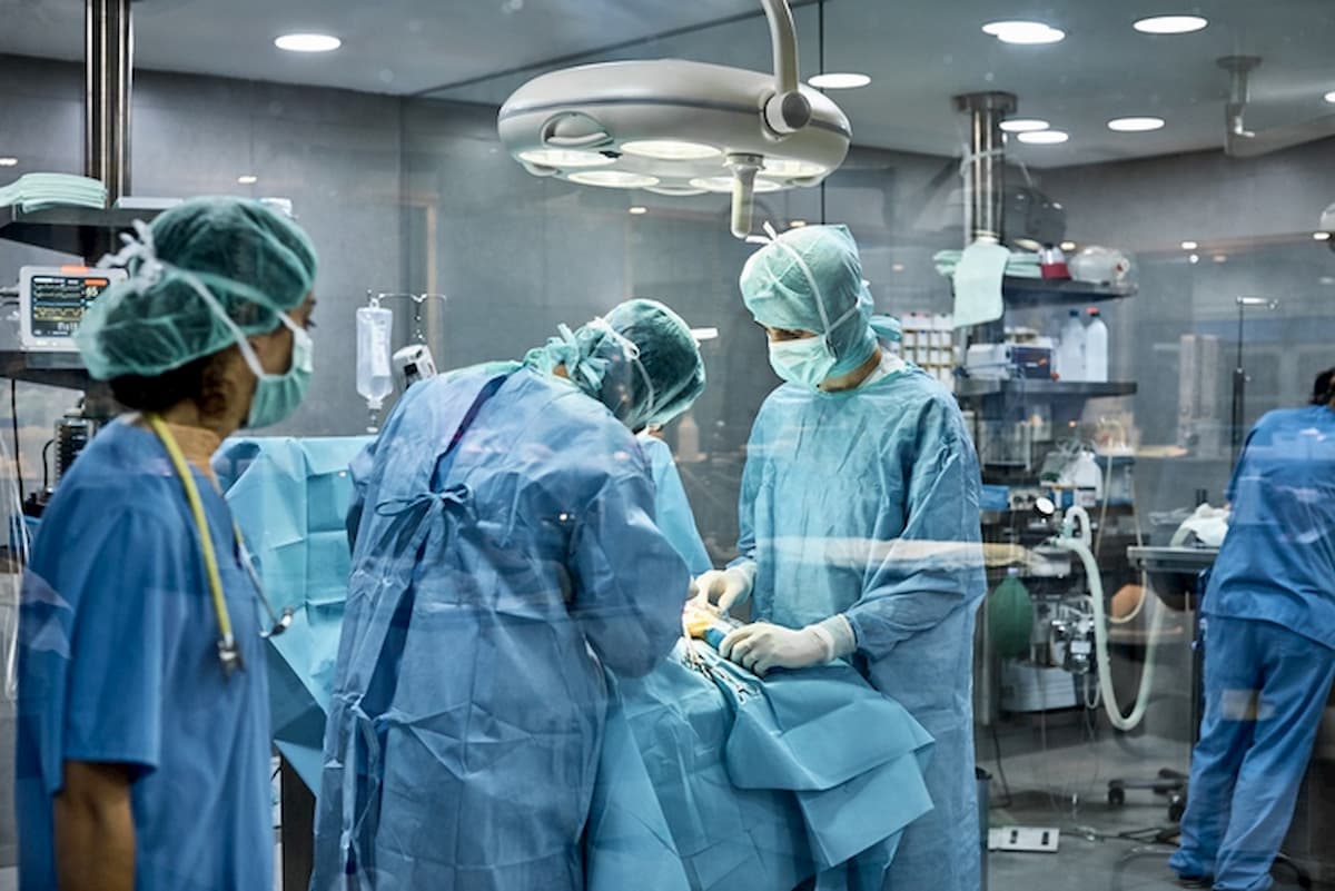 Coronavirus paralizza le sale operatorie: 400mila pazienti in attesa, rischio 20mila decessi