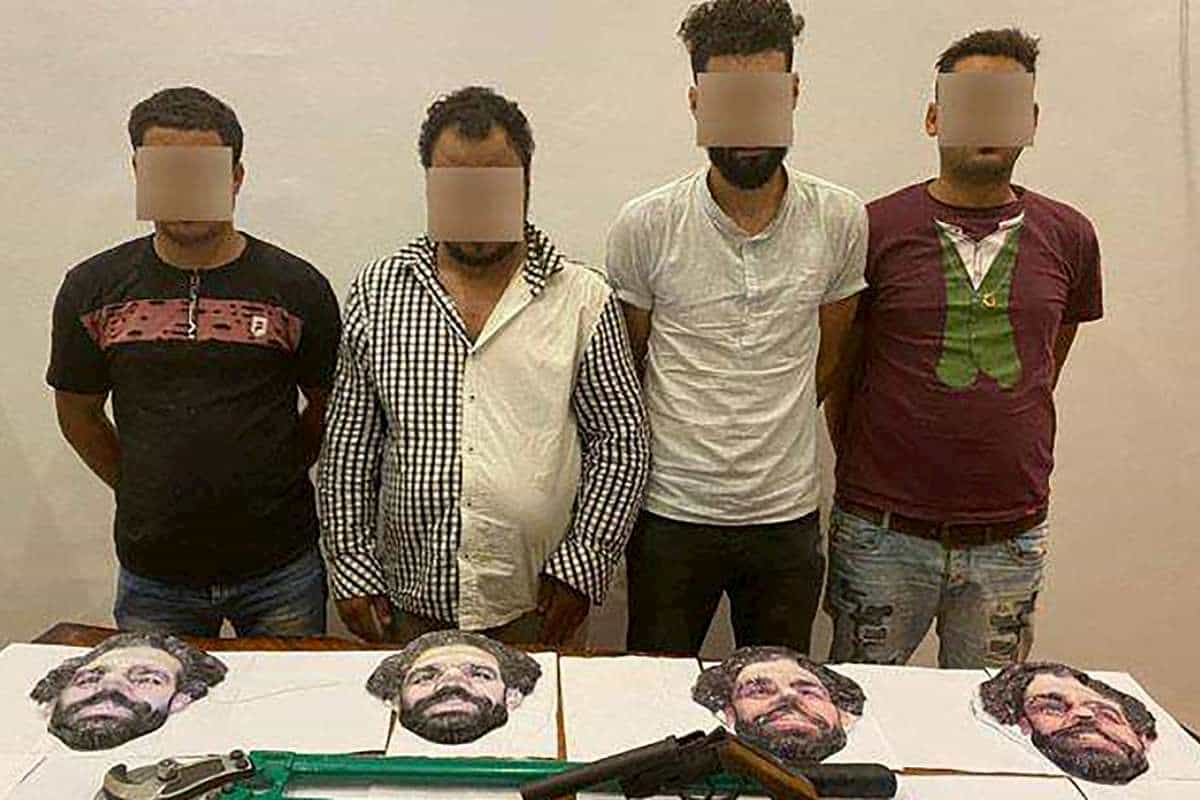 Egitto, arrestata banda di ladri che usava la maschera di Salah per le rapine