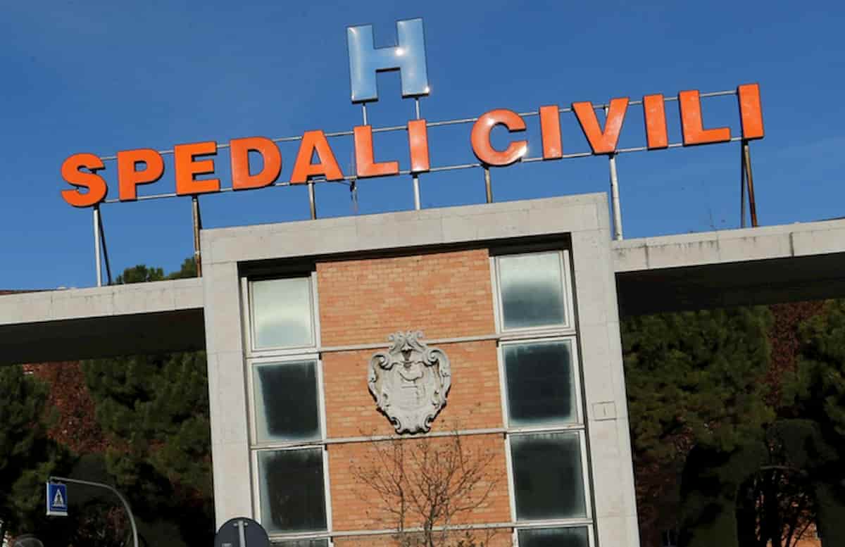 Coronavirus, isolata a Brescia variante meno potente. Indebolito da caldo, lockdown e mascherine?