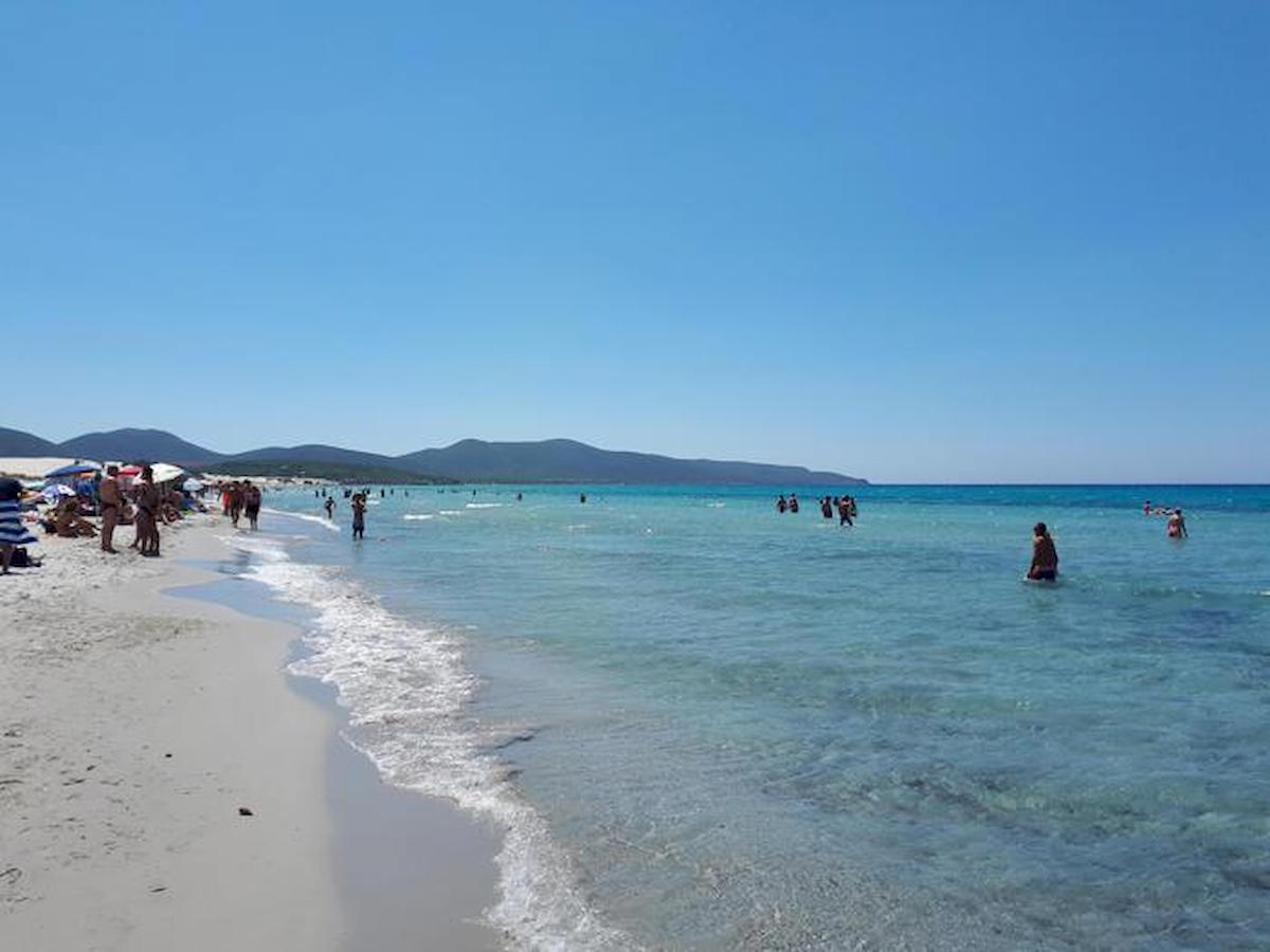 Fase 2, riaprono le spiagge in Sardegna. Ma ancora quarantena per chi entra in Regione
