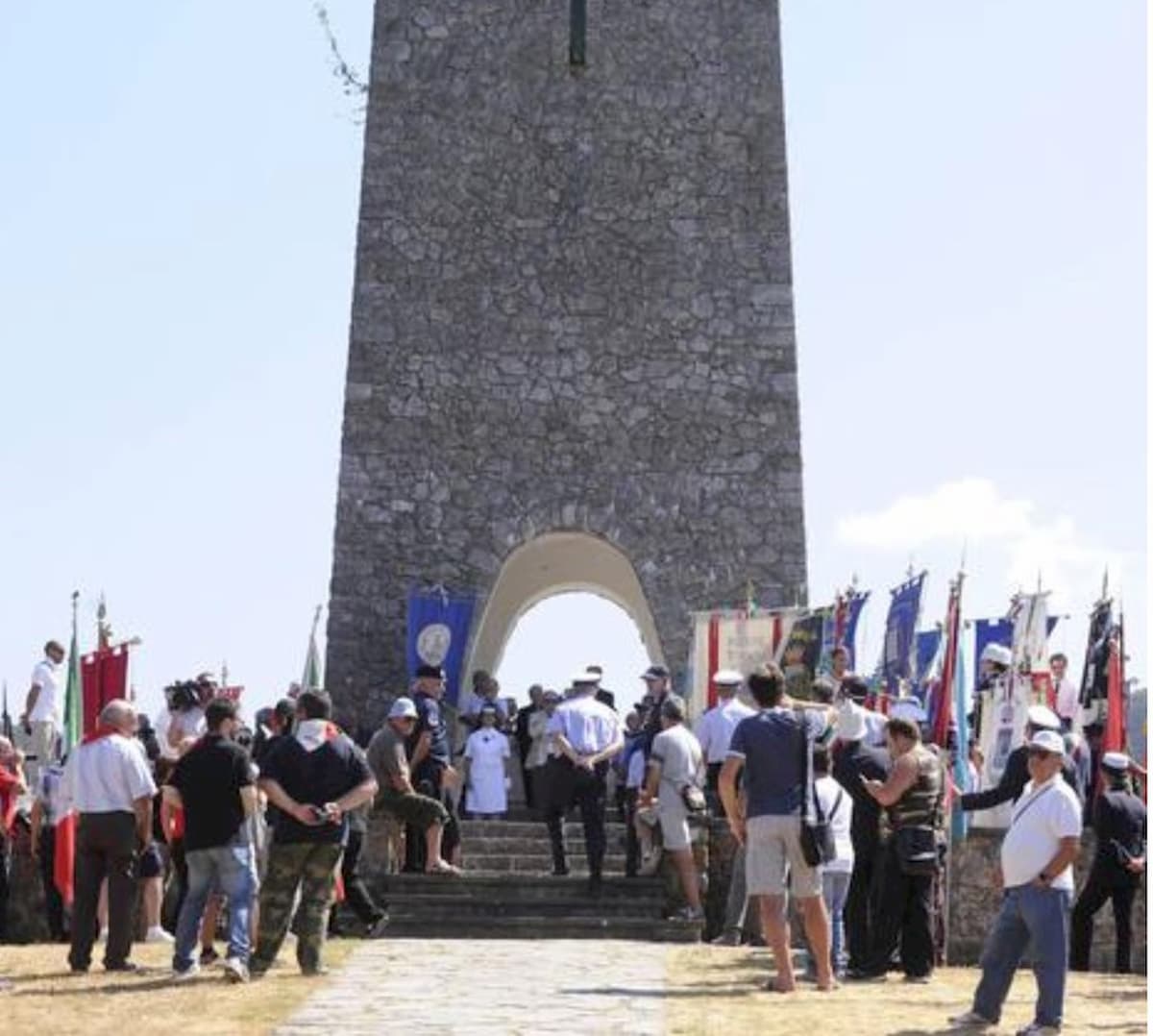 Strage di Sant'Anna di Stazzema, onorificenze del presidente tedesco a due superstiti