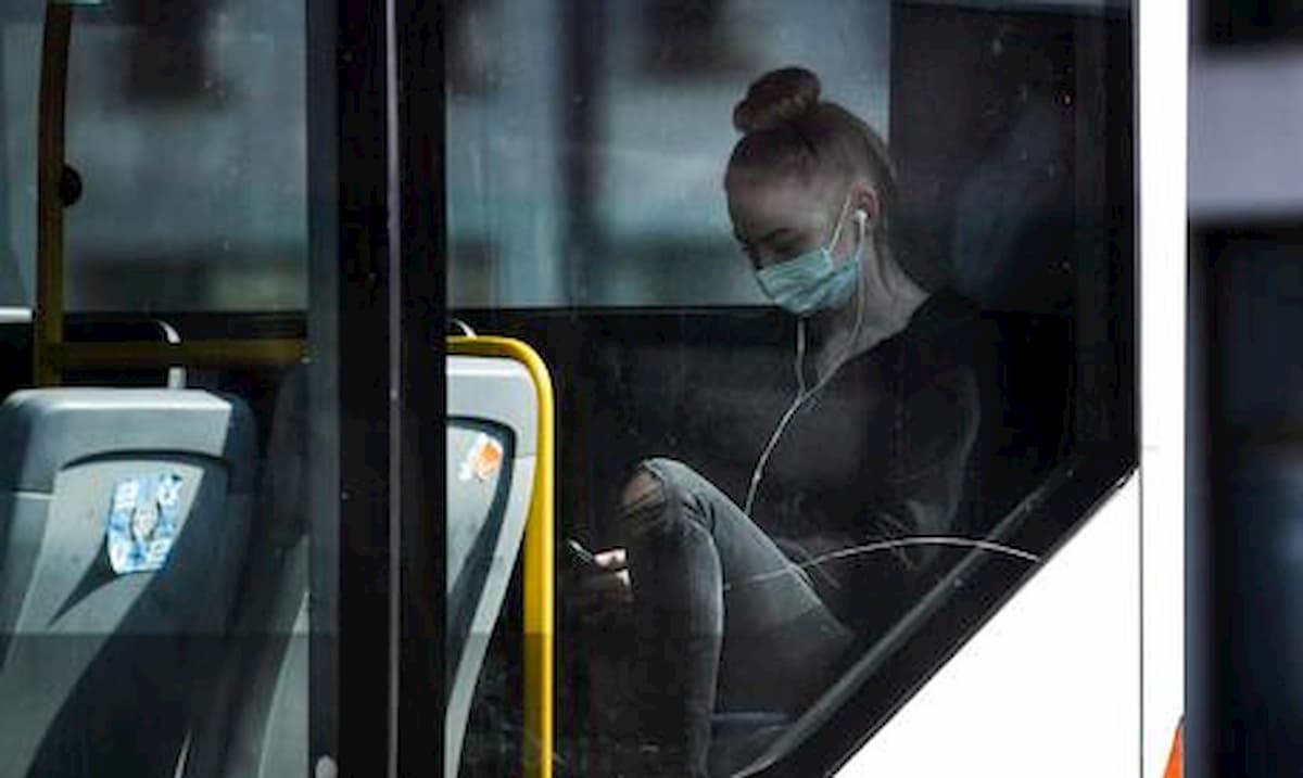 Fase 2 trasporto pubblico, obbligo mascherina (anche di stoffa) e distanziamento