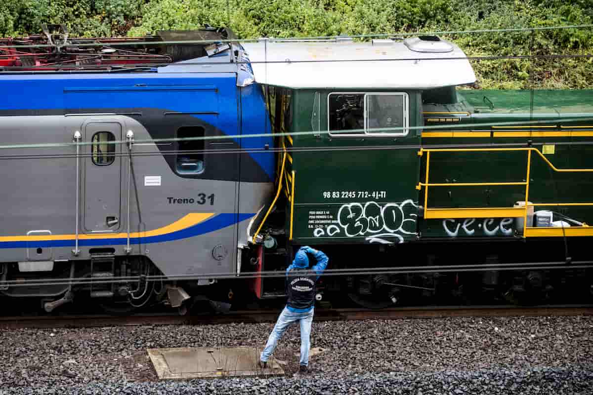 Roma, tamponamento fra treno e mezzo di manutenzione a Tuscolana: 4 feriti