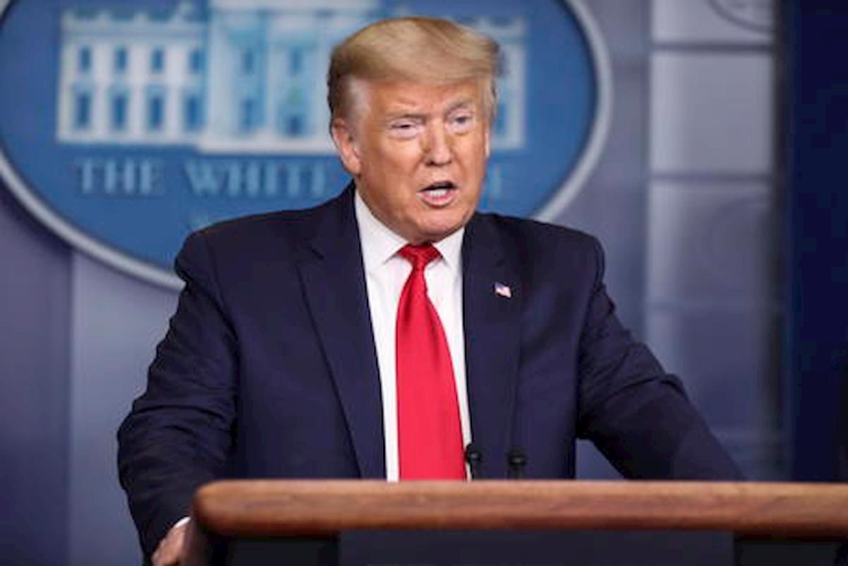 Trump si fa di isdrossiclorochina: "Prendo una pillola al giorno, che ho da perdere?"