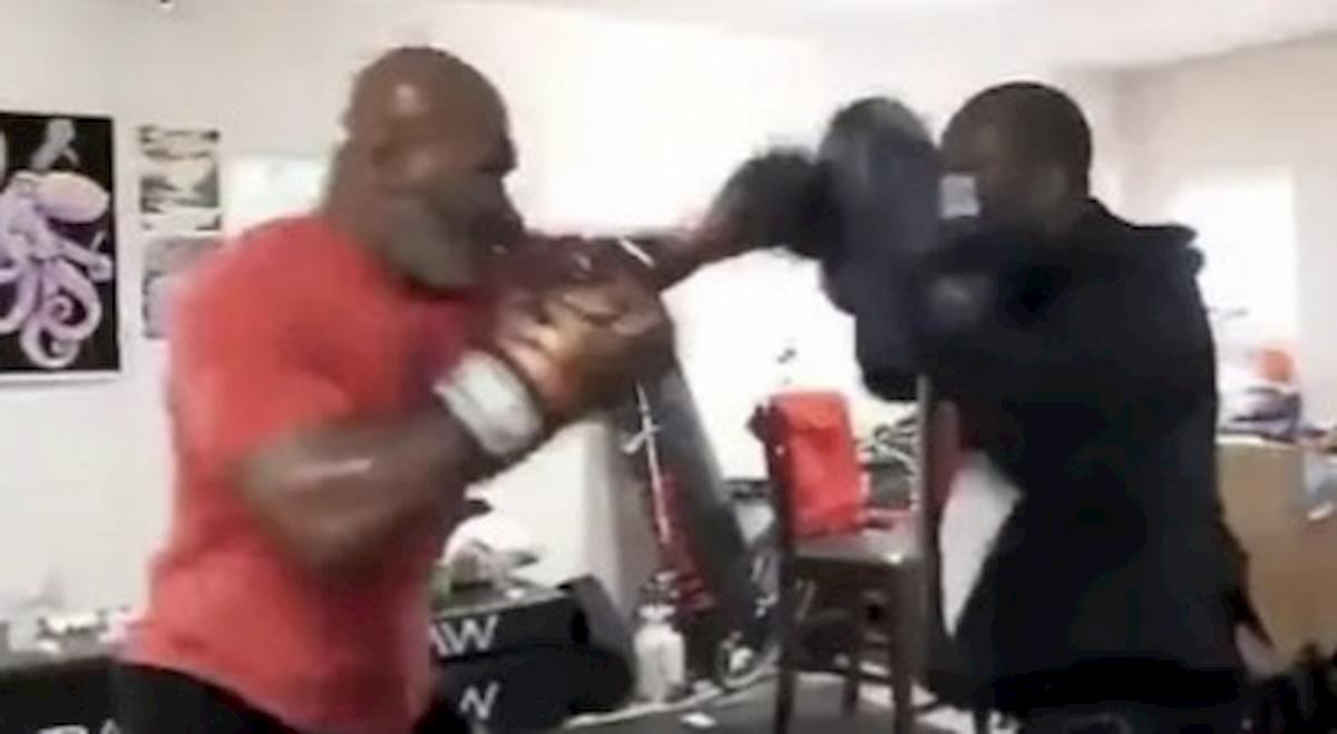 Mike Tyson torna a combattere a 54 anni, il video del suo ultimo allenamento è virale sui social