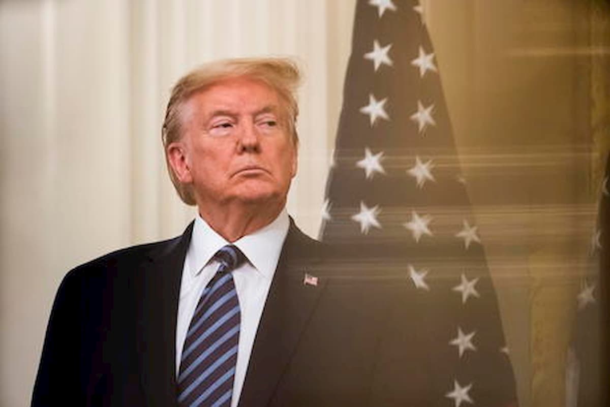 Coronavirus Usa, la stima degli esperti: entro giugno 3.000 morti al giorno. Ma Trump minimizza