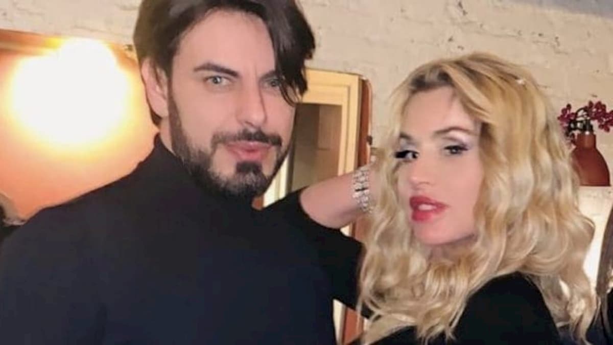 Valeria Marini tradita dal fidanzato? Emanuela Tittocchia: "Ci siamo baciati"