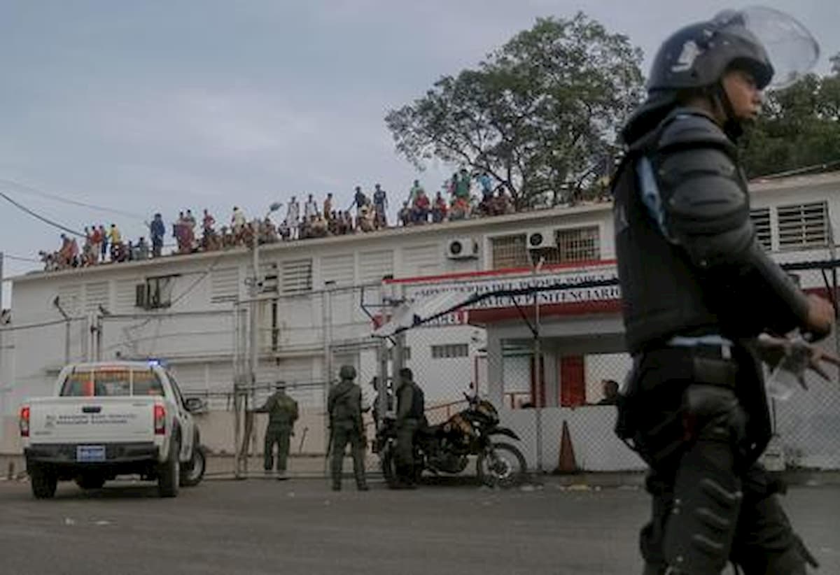 Venezuela, rivolta in carcere: 46 detenuti morti dopo tentativo di evasione di massa