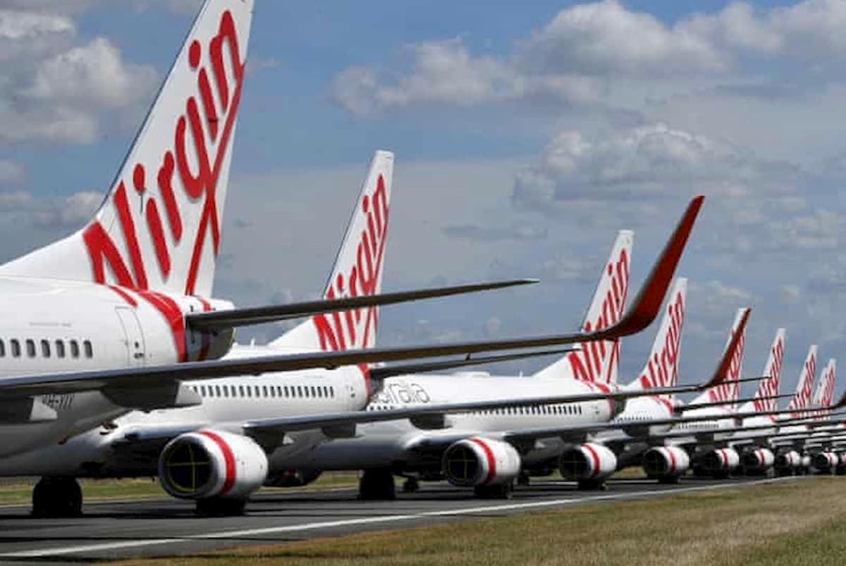 Licenziato per atti osceni in volo, steward vince causa contro la Virgin Australia: risarcimento da 20mila dollari