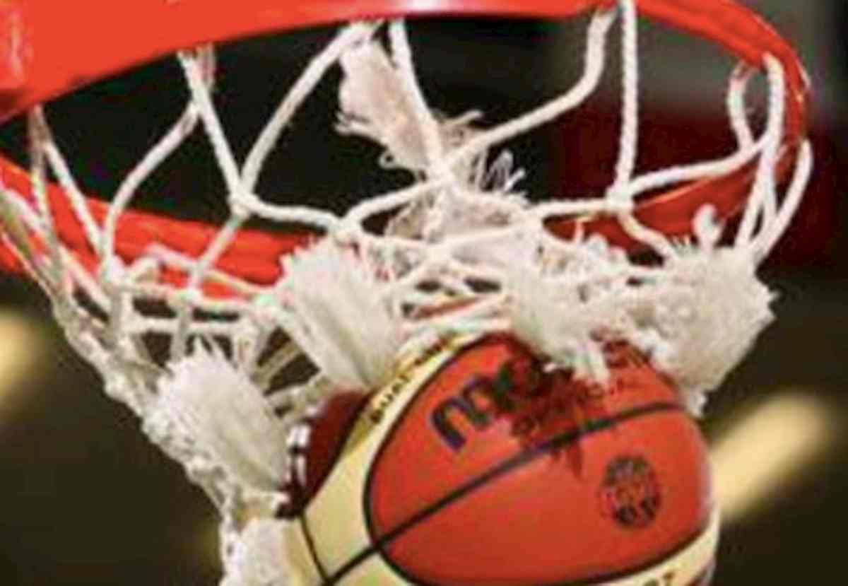 La regione Abruzzo ha "cambiato" le regole del basket: dai guanti al divieto di contatto fisico