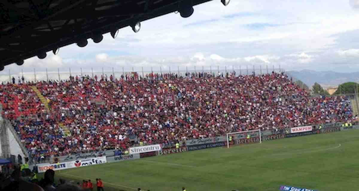 Picault accusa: "L'allenatore del Cagliari mi chiamava 'scimmia'". Melis non ci sta: "Non sono razzista, smentisco categoricamente"