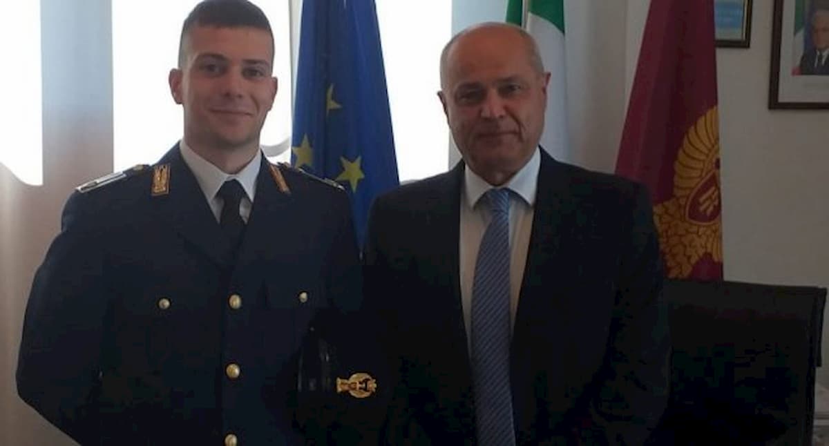 Gli uccisero il papà poliziotto quando aveva due anni, adesso è diventato agente