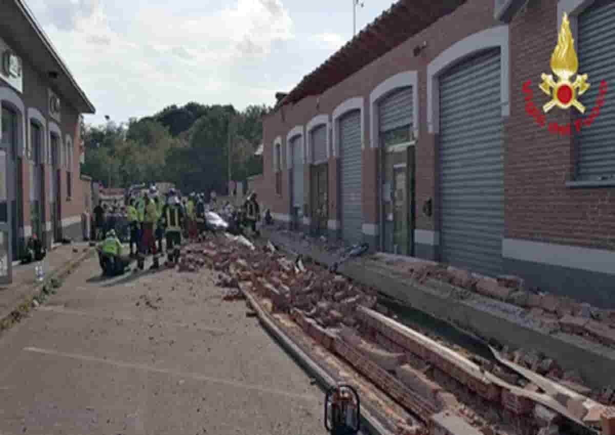 Albizzate, una foto Ansa sul luogo del crollo