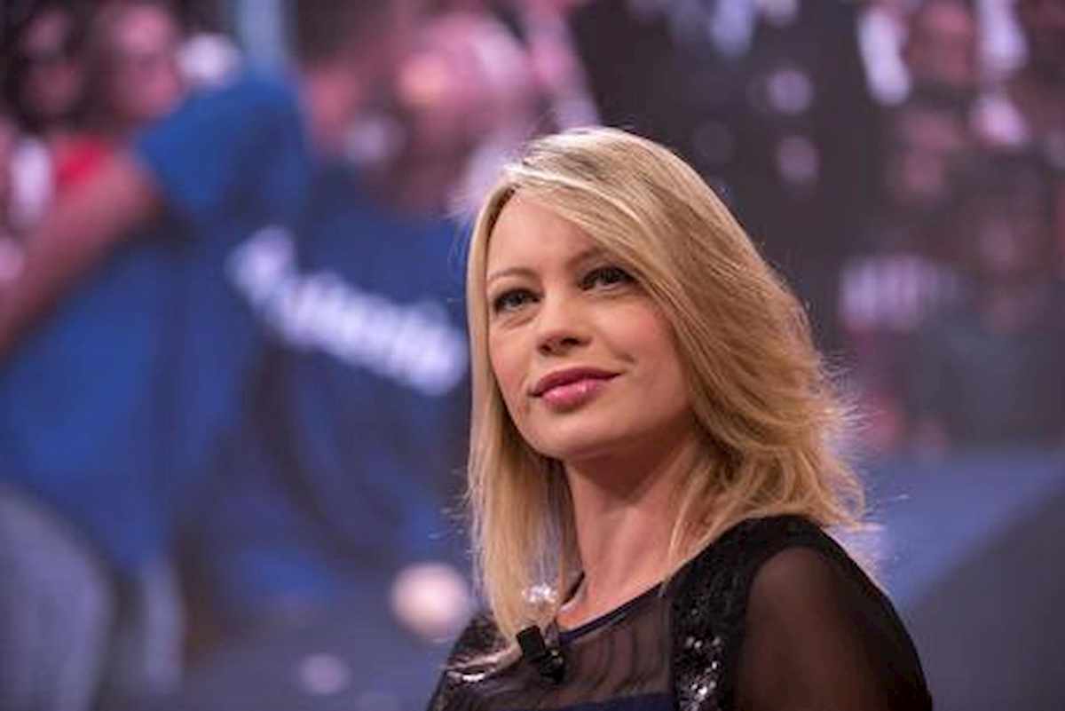 Anna Falchi torna in tv: "Vivo di rendita. Ma ho un rimpianto"