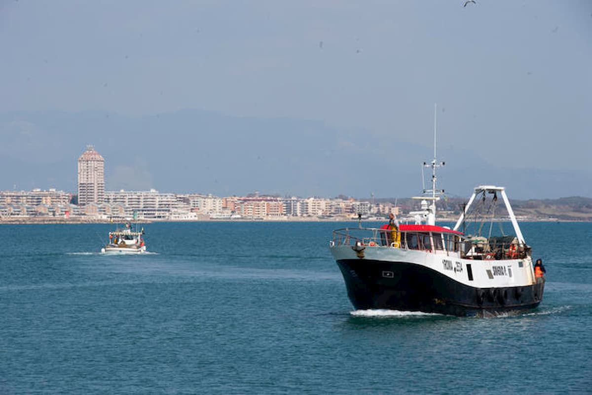 Anzio (Roma), peschereccio si ribalta: un pescatore morto, due feriti