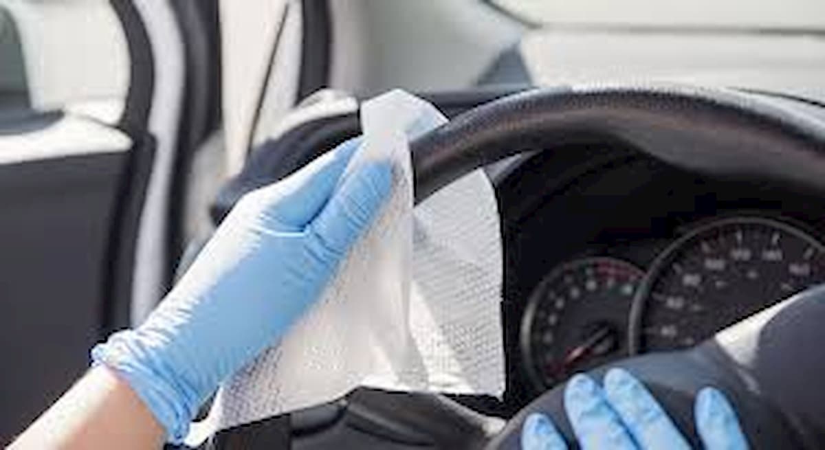 In auto con gli amici? Mascherina sempre (a meno che non siate conviventi, o puoi assicurare distanza)