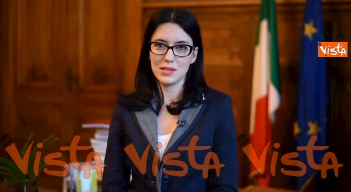 Azzolina: “Su Plexiglass fatta disinformazione, mai pensato di chiudere studenti in cabine” VIDEO