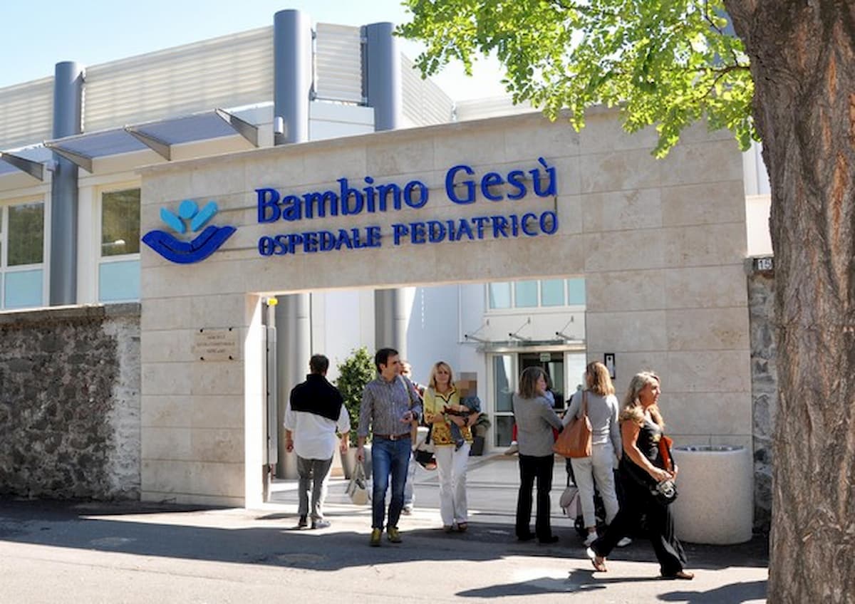 Coronavirus, trapianto di midollo riuscito su un bambino di 6 anni malato di leucemia e positivo al Covid