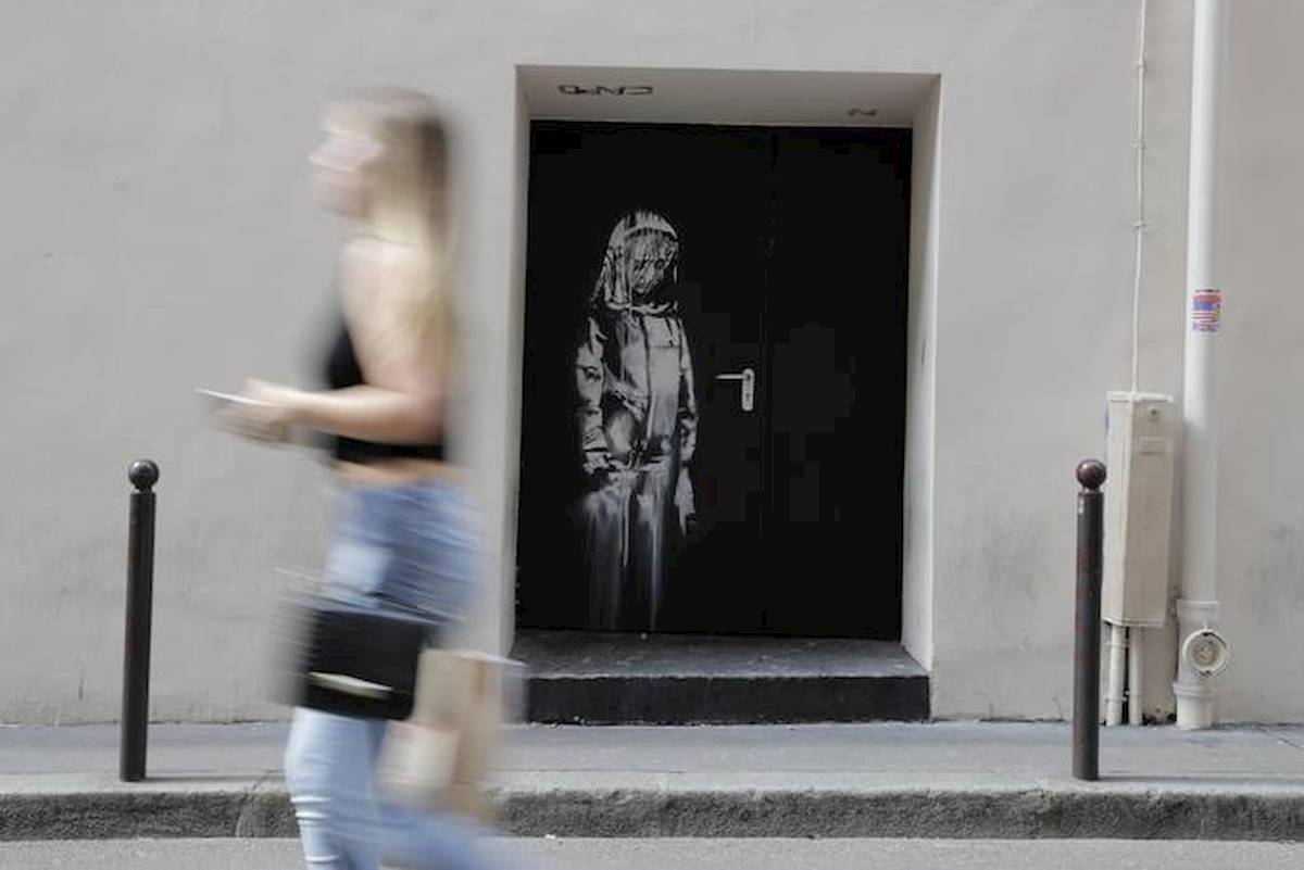 Teramo, ritrovata in Abruzzo la porta del Bataclan col murale di Banksy rubata nel 2019
