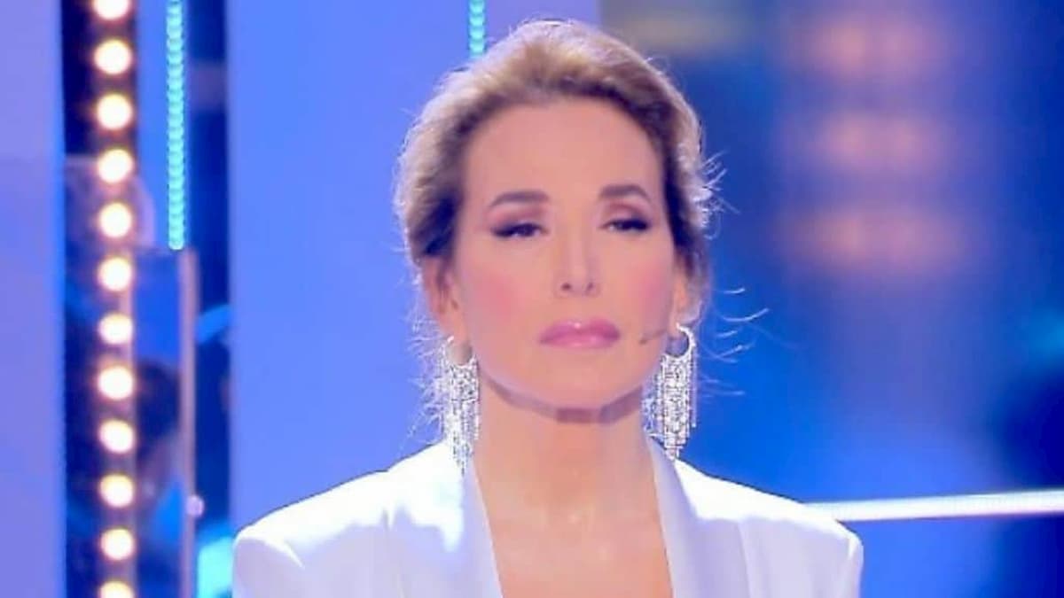 Barbara d'Urso: "Conte mi ha fatto i complimenti per le info che ho dato sul Covid". E sulla preghiera con Salvini...