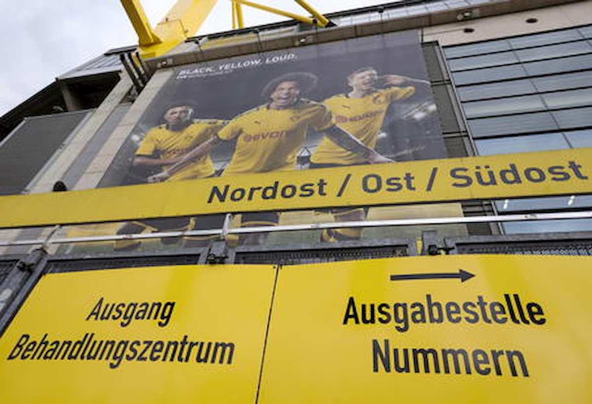 Borussia Dortmund, sei calciatori dal barbiere senza mascherina: protocollo violato