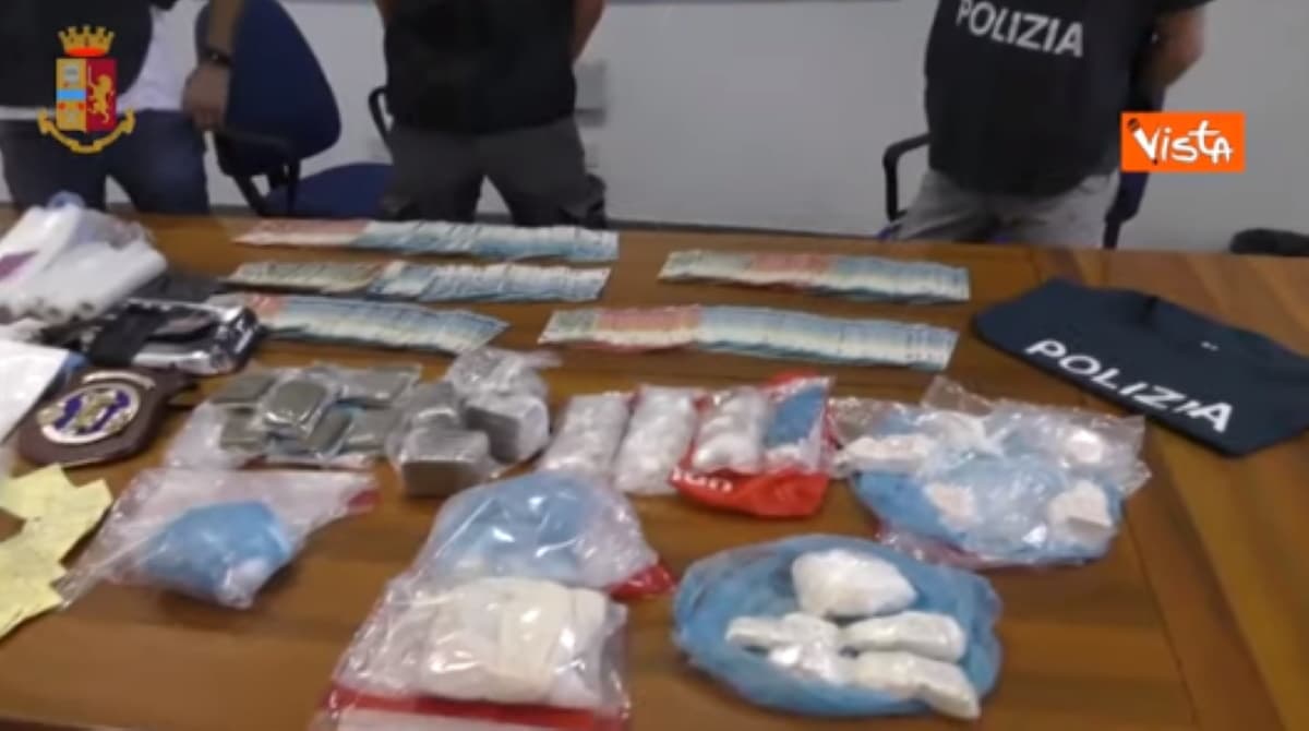 Cagliari droga e fuochi artificio: sequestri e due arresti