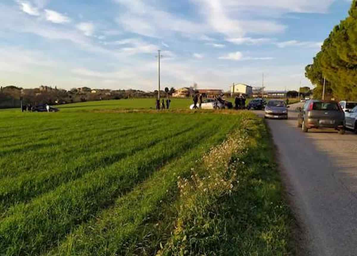 Campana, 34enne ucciso con colpi di fucile mentre era in auto